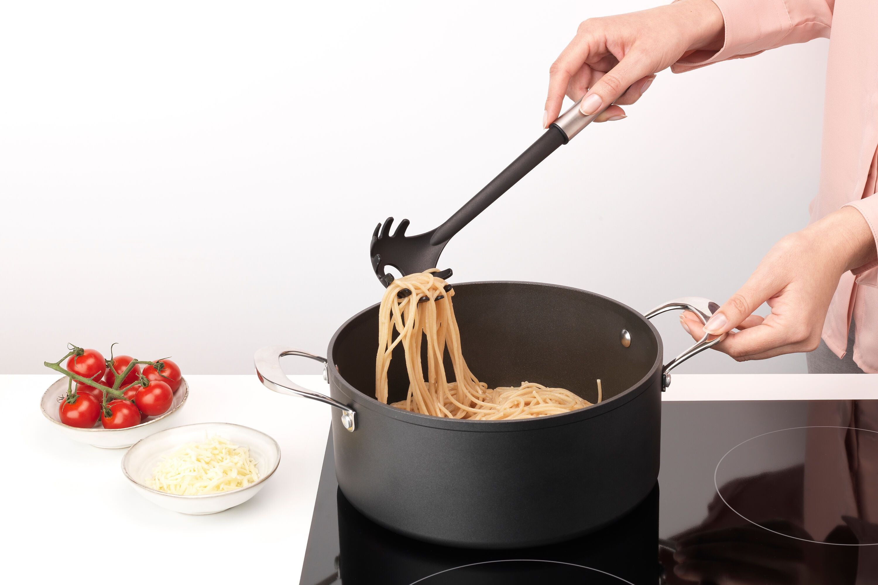 brabantia PROFILE 2.0 Spaghettilöffel - Schwarz / Silber / B: 7.0 cm x T: 3.5 cm x H: 35.5 cm