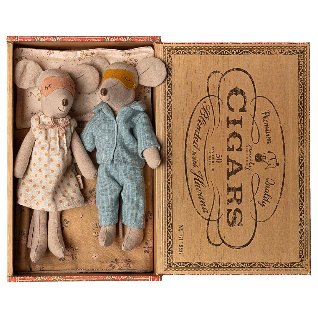 maileg knuffelmuis vader en moeder in luciferdoosje - pyjama - 16 cm