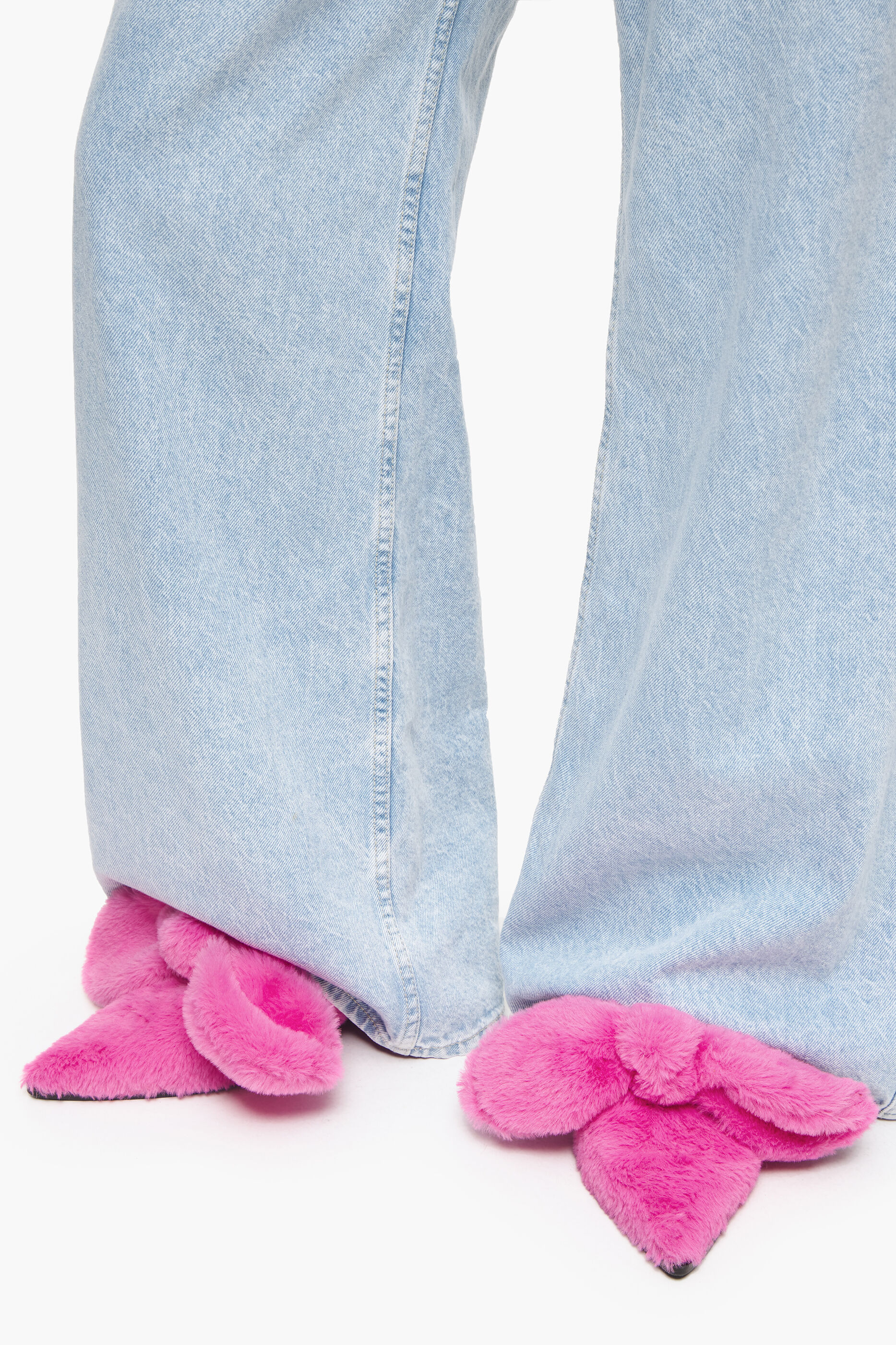 sapato de salto alto rosa com pelo