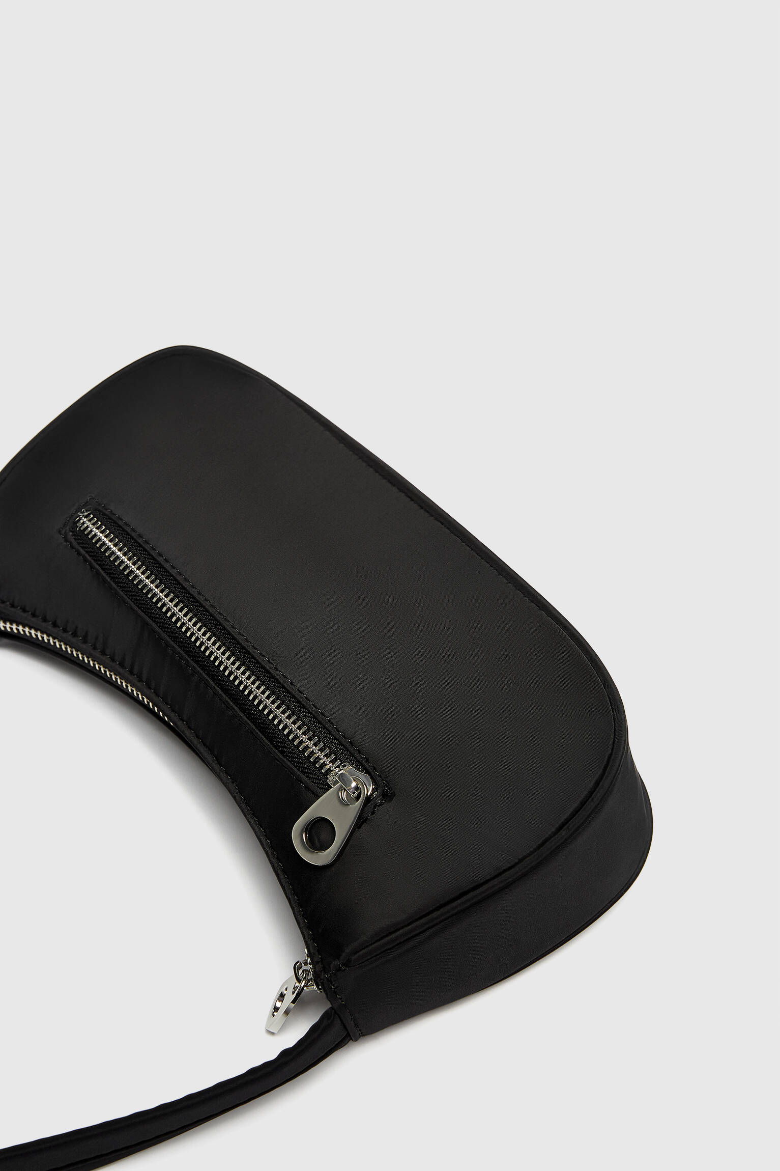 Bolsa de ombro com zíper - preta