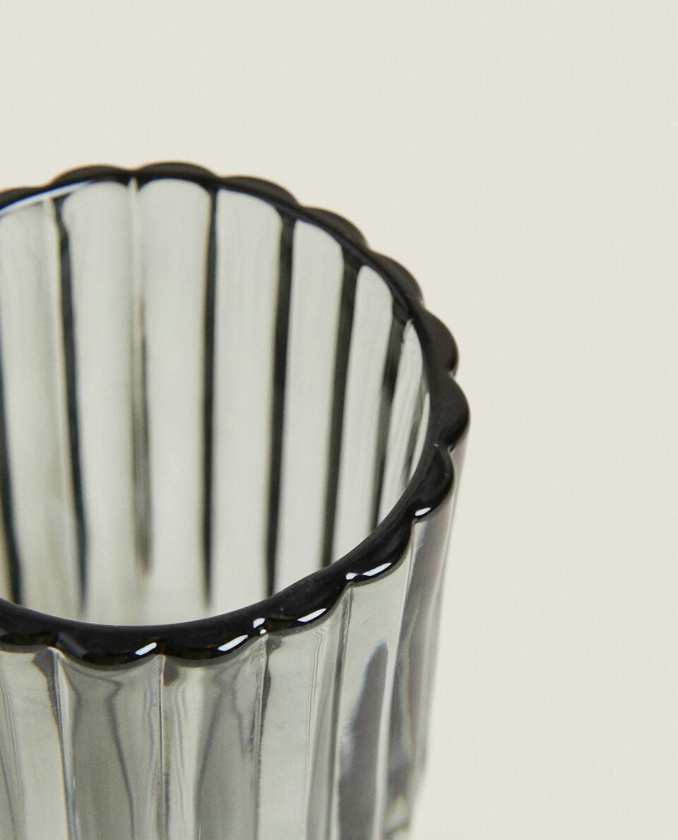 Conjunto de banheiro em vidro com design em relevo