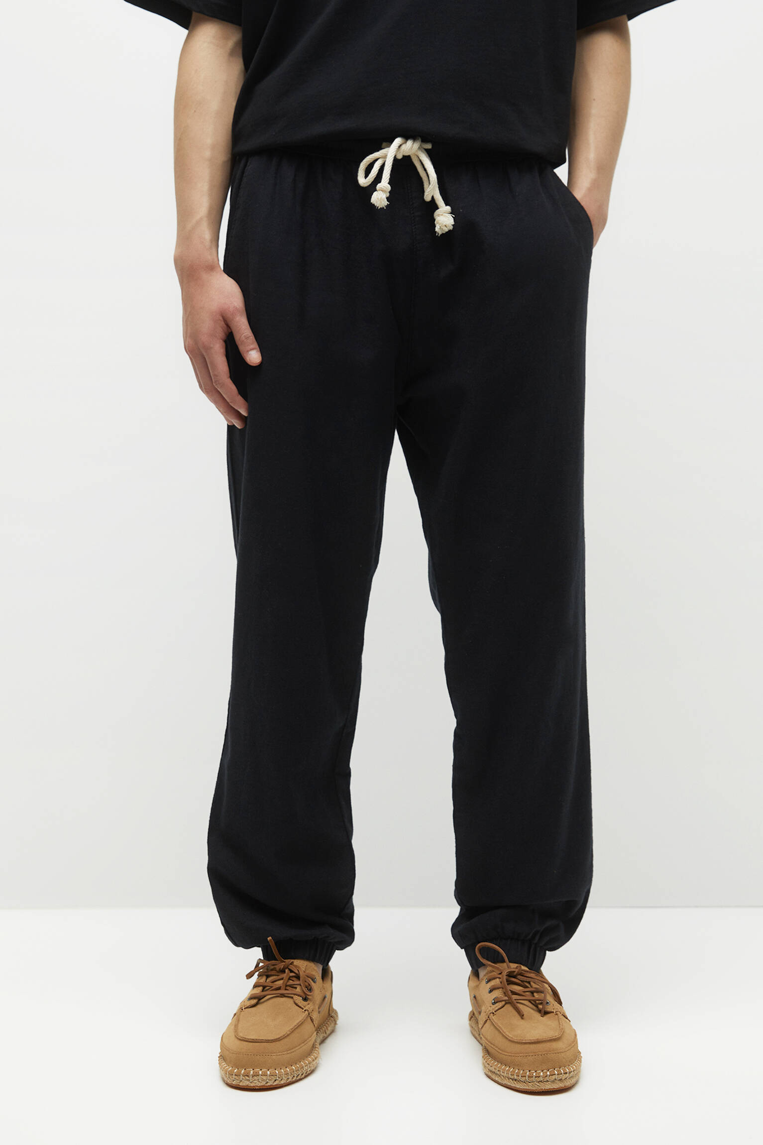 Calça jogger rústica de linho - preta