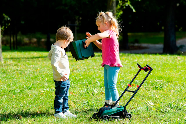 Klein Kinder-Rasenmäher »Bosch mini, Rotak II« Made in Germany