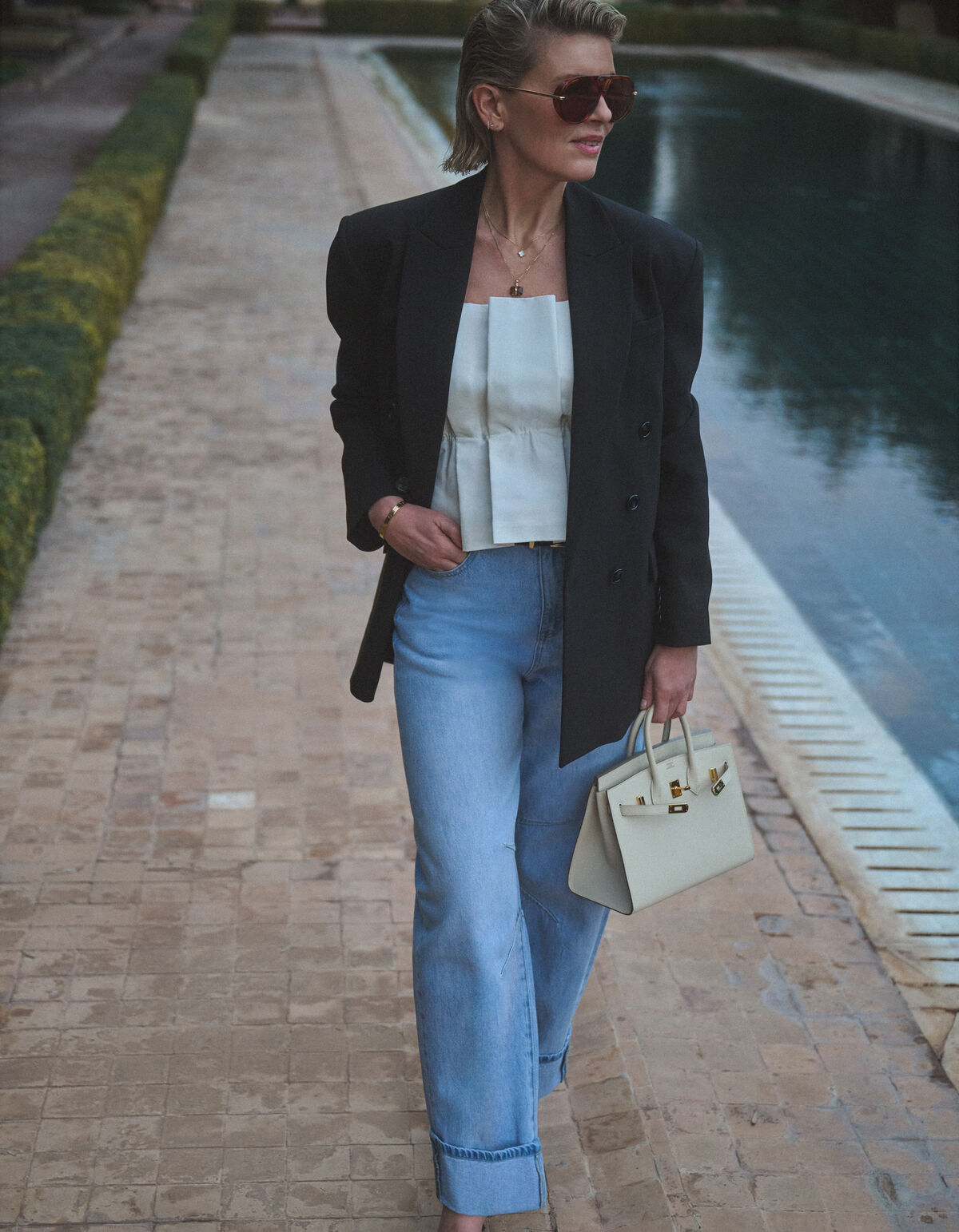 Big Shoulder Blazer Zwart By Lonneke