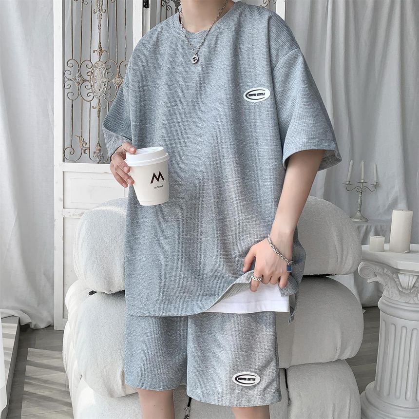 Wolfkane - Set: T-shirt met ronde hals, elleboogmouwen en applicatie + korte broek met trekkoord in de taille