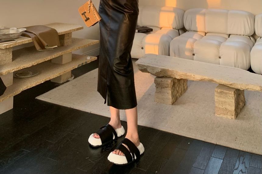 Okalpis - Lange mouwen V-hals effen gebreide top / Kunstleren midi-rok met hoge taille en split