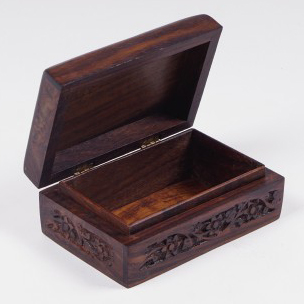 Holz-Schatulle mit Schnitzerei S, braun, B 16 cm, L 10 cm, H 7 cm von fischer's lagerhaus