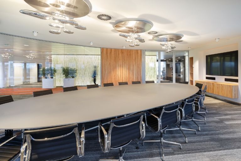 Vitra EA 108 stoel Hopsak ijsblauw/ivoor, onderstel verchroomd