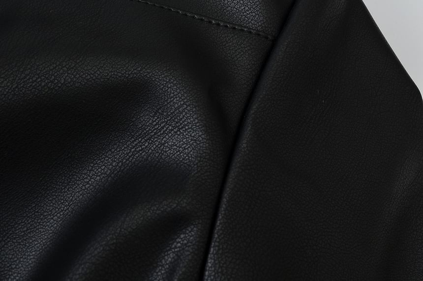 Asiris - Opstaande kraag, effen cropped imitatieleren jack met rits