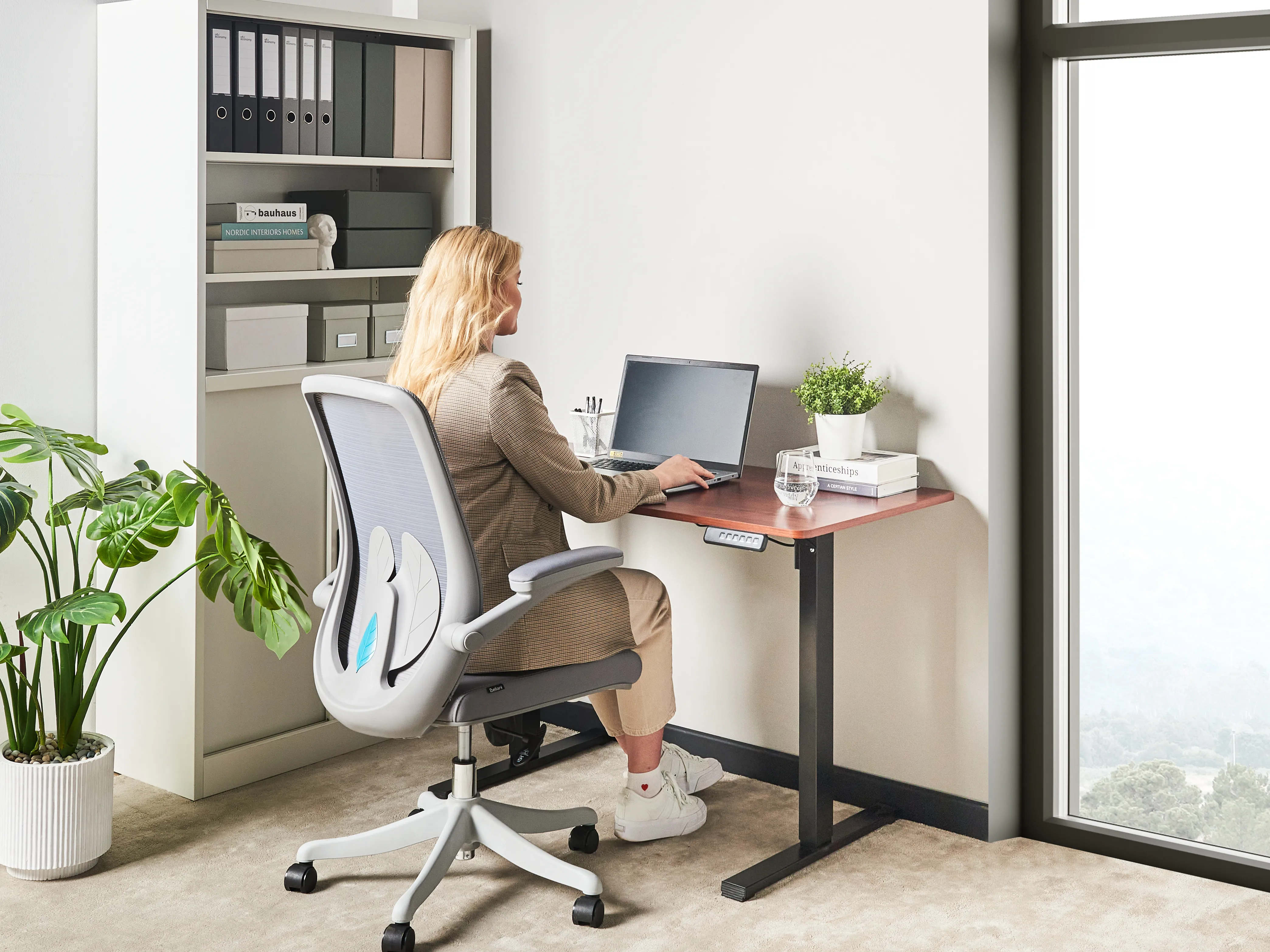 Elektrisch verstelbaar sta-bureau TAVARES Bruin/zwart 120 cm 60 cm