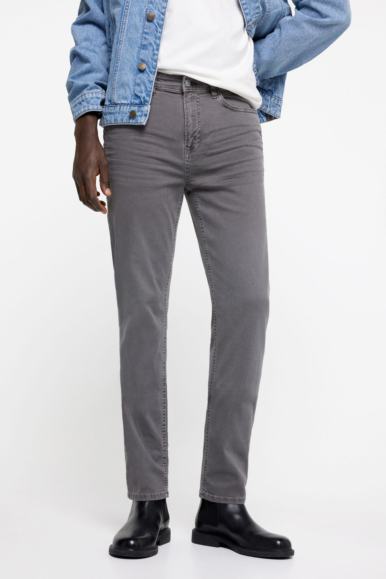 Calça skinny de cinco bolsos