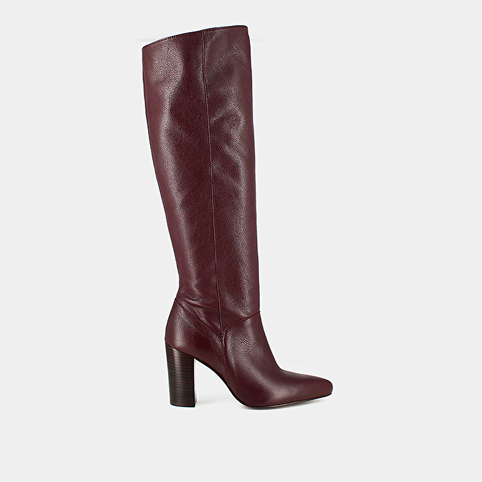Bottes hautes à talons et bouts pointus  en cuir bordeaux