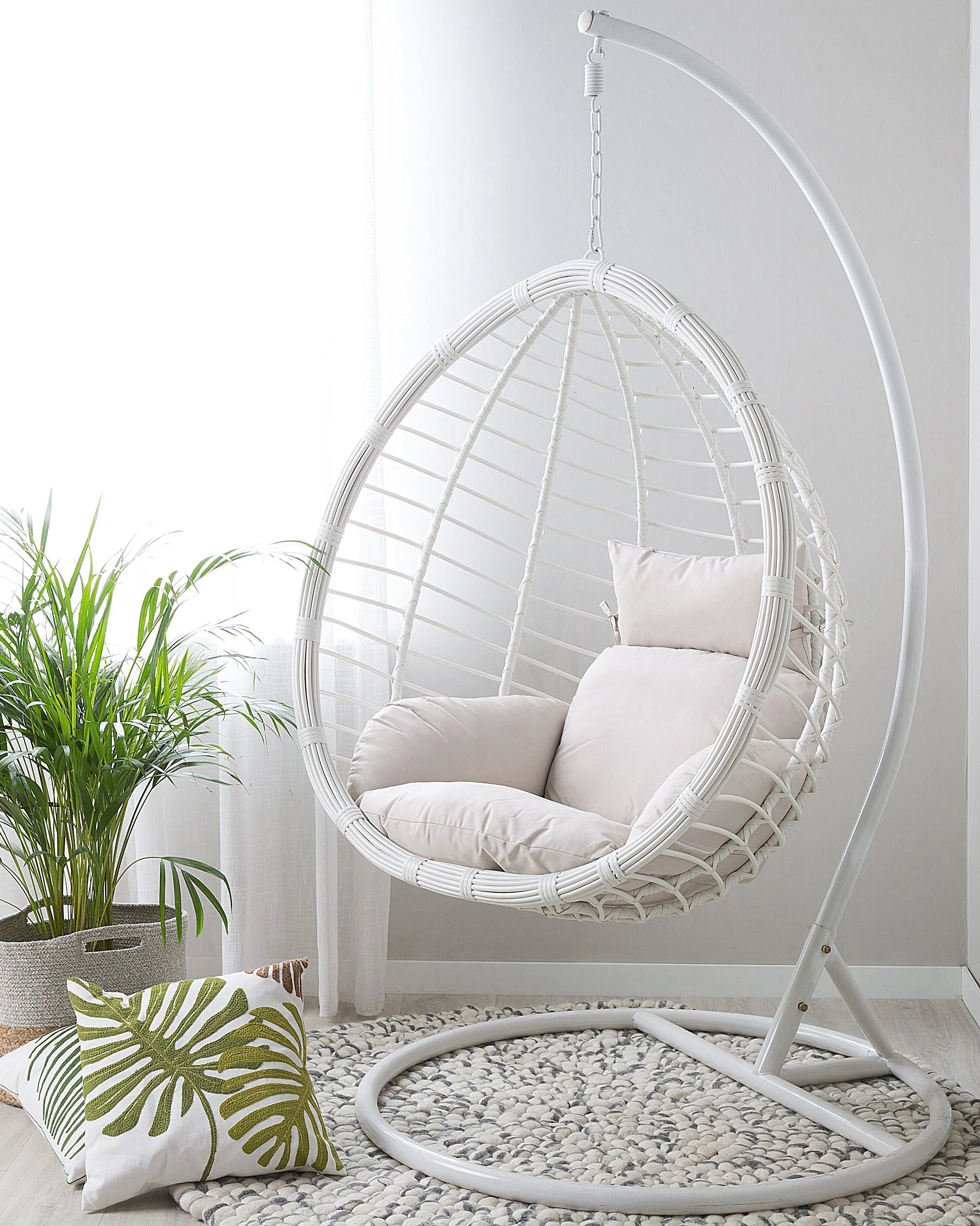 Hangstoel met standaard FANO PE rotan Wit