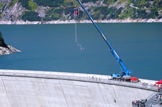 Bungee Jumping von der Kölnbreinsperre im Maltatal als Geschenk
