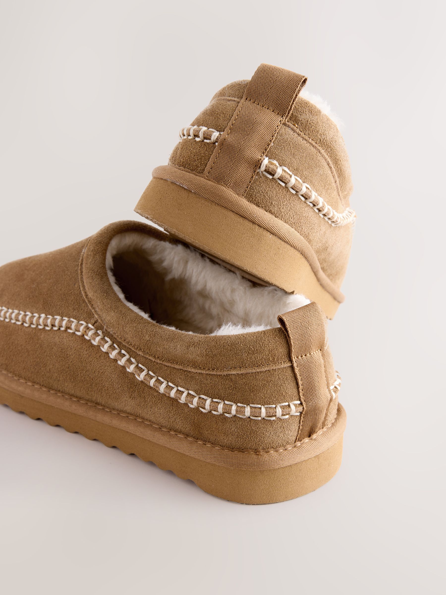 Lichtbruin - Signature Suede Stitch Detail Slippers