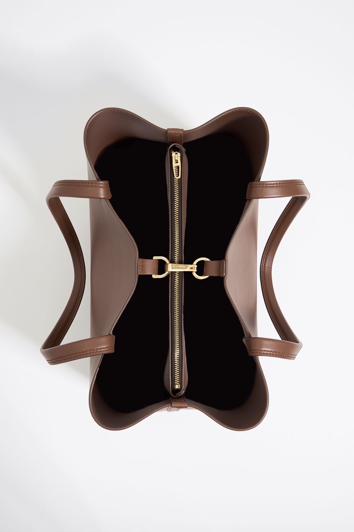 Bolsa grande estilo Chihuahua em couro cor mocha.