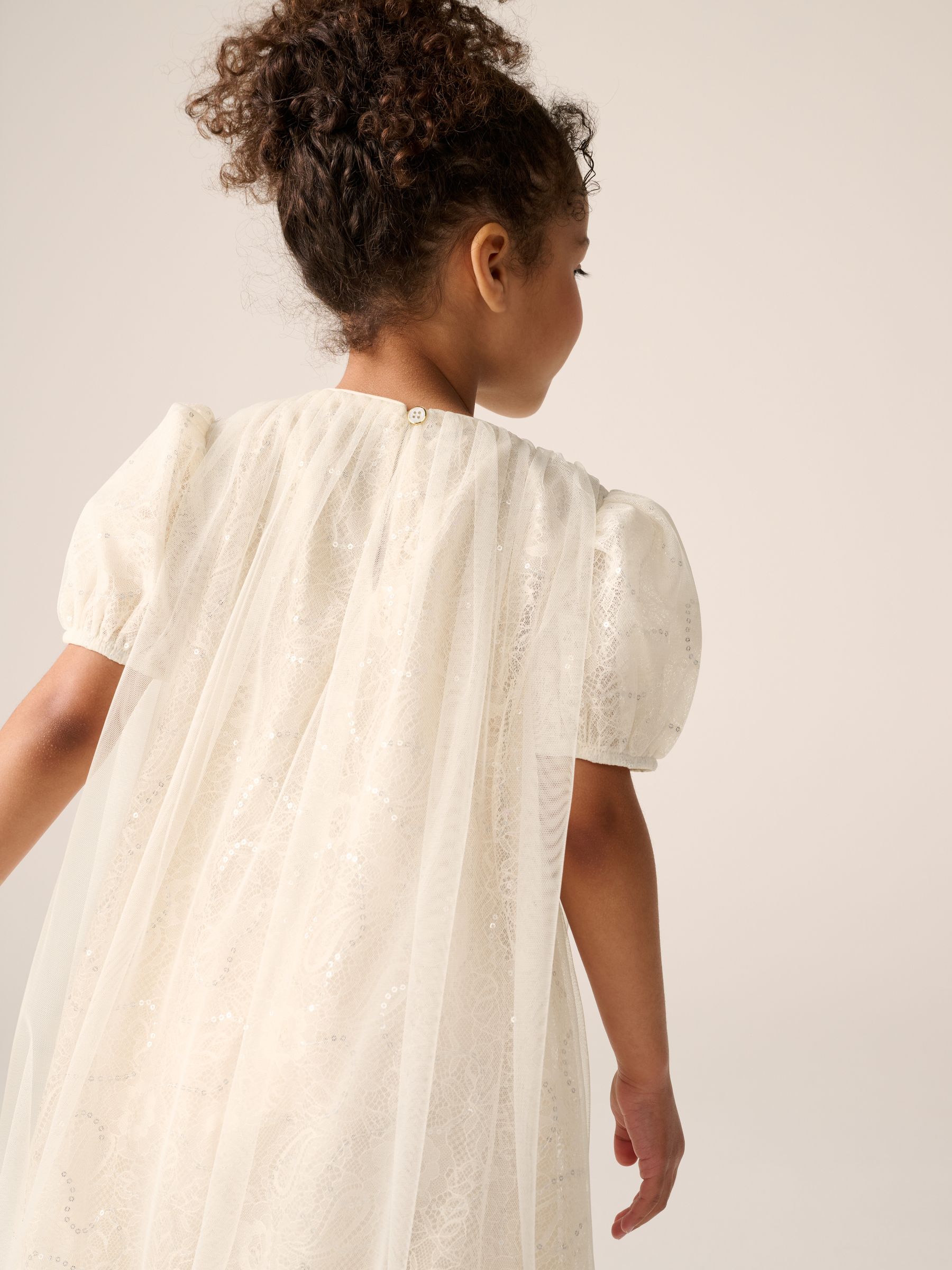 Baker by Ted Baker Crème jurk met Pailletten, kanten mesh en ballonzoom