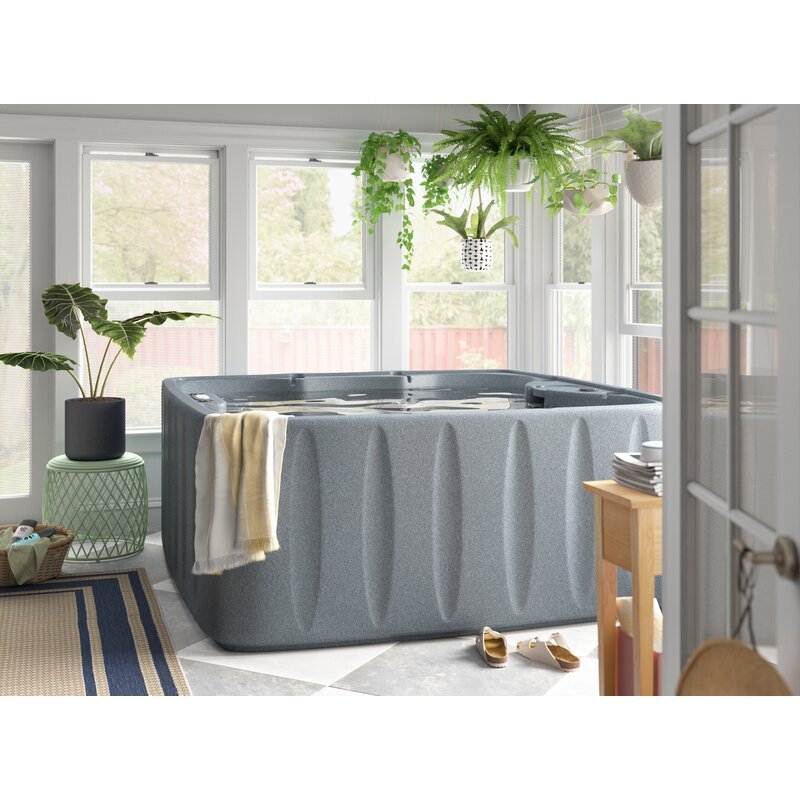 Spas Aquarest, equipados com bombas Jacuzzi®, banheira de hidromassagem quadrada para 6 pessoas com 29 jatos, sistema Plug and Play e ozonizador.