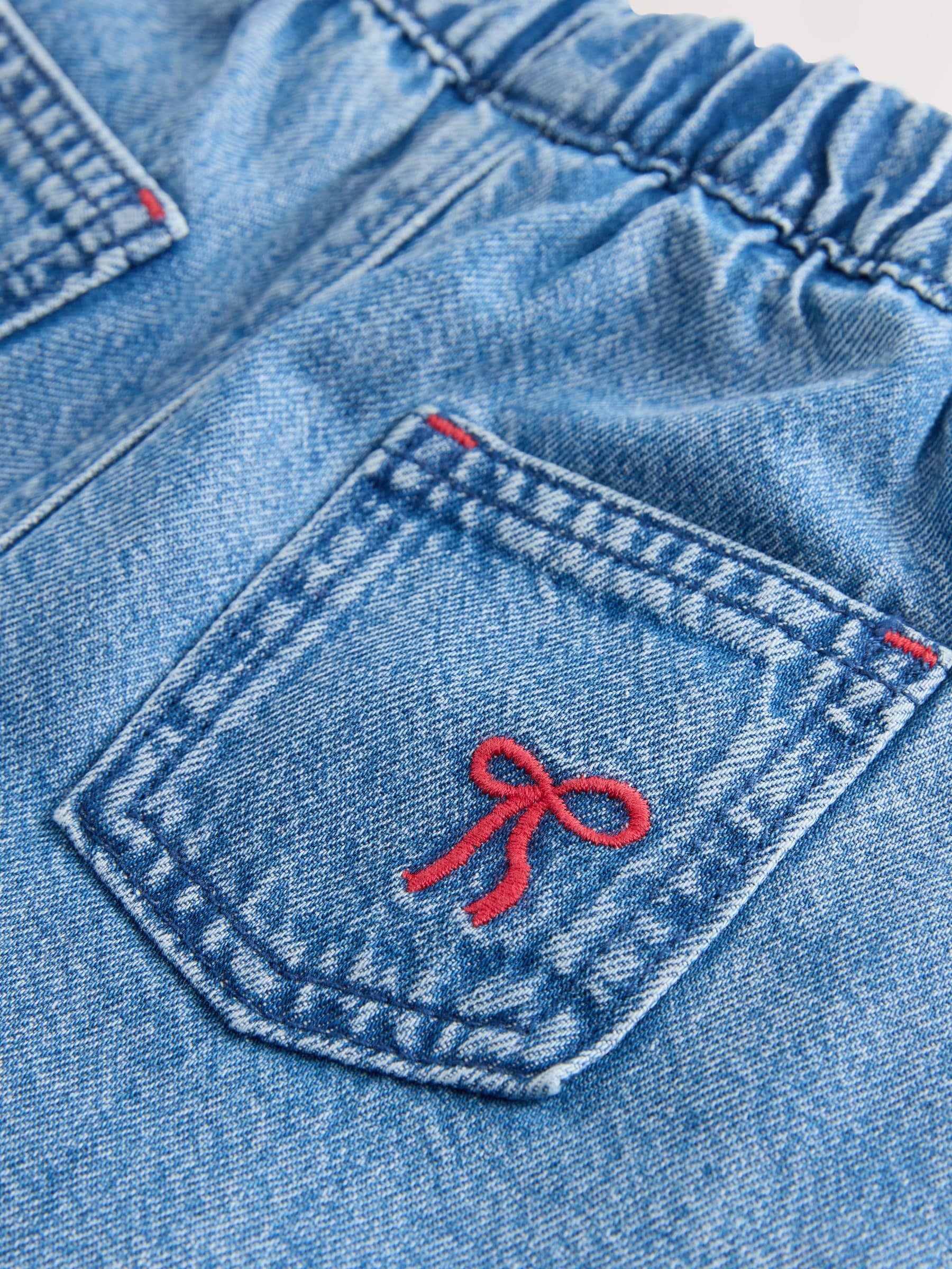 Middenblauw denim - Jeans met strikborduursel (3mnd -7jr)