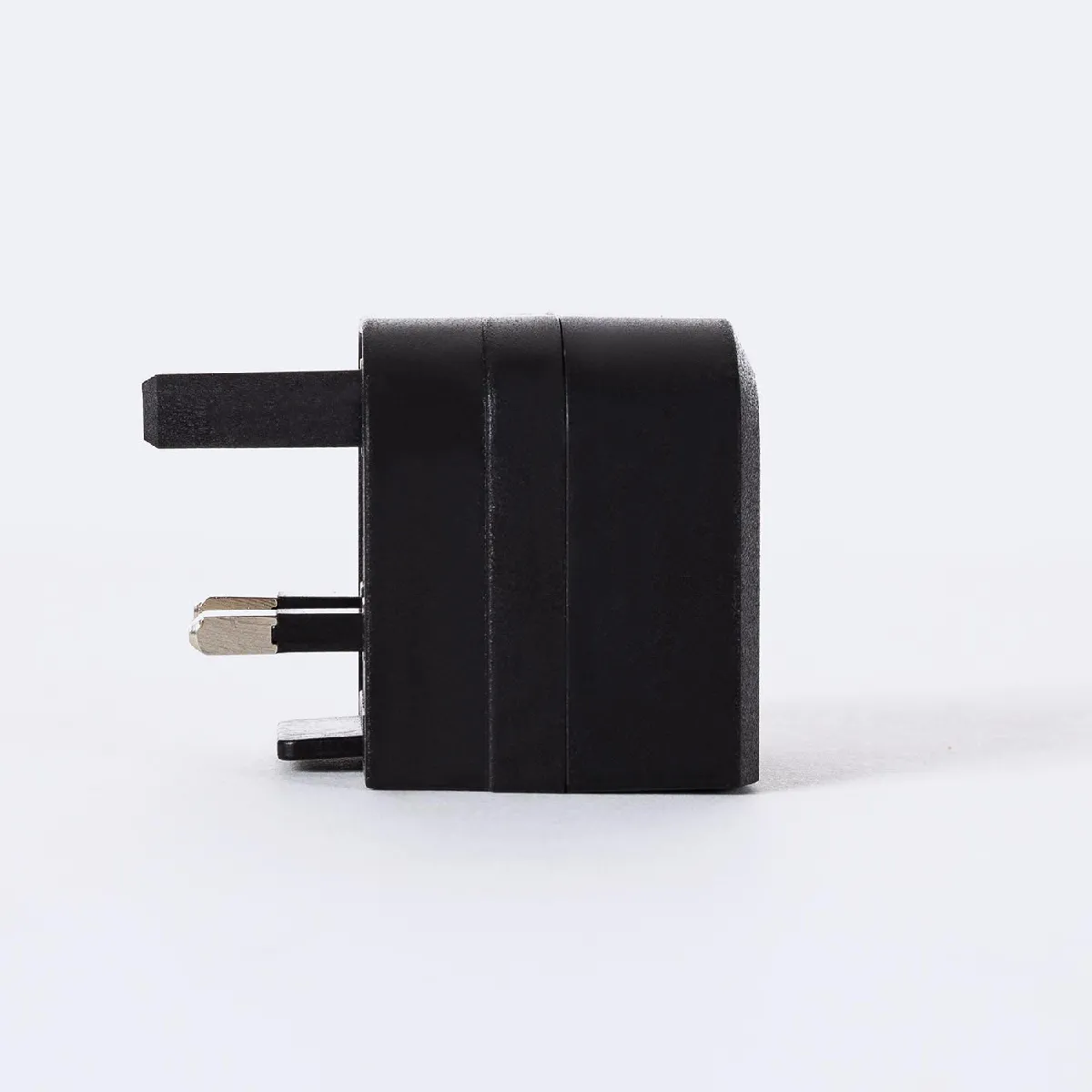 Ledkia Adaptateur de Prise Type E à Type G (UK) - Noir