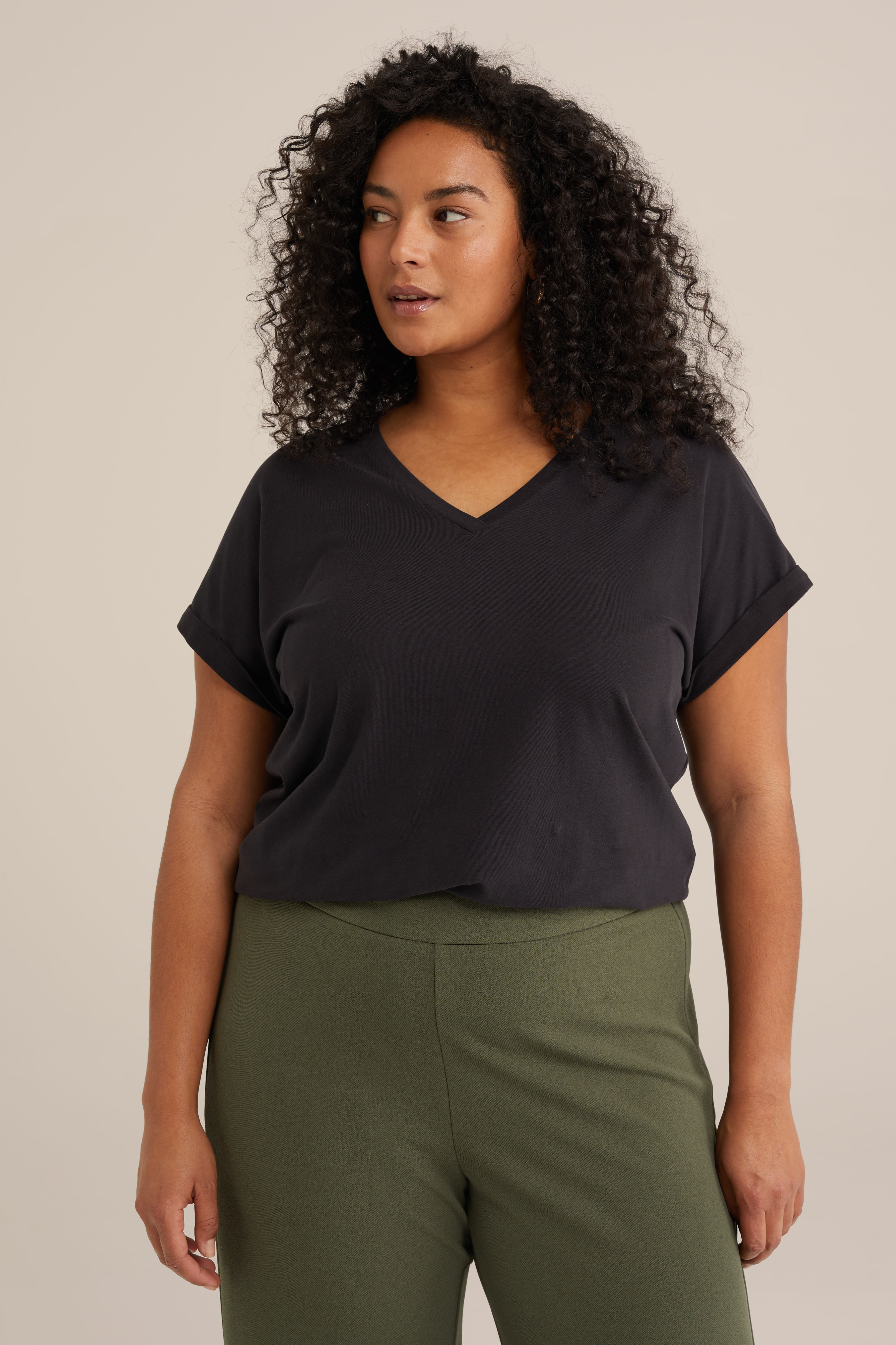 T-shirt met V-hals - Curve WE Fashion Zwart