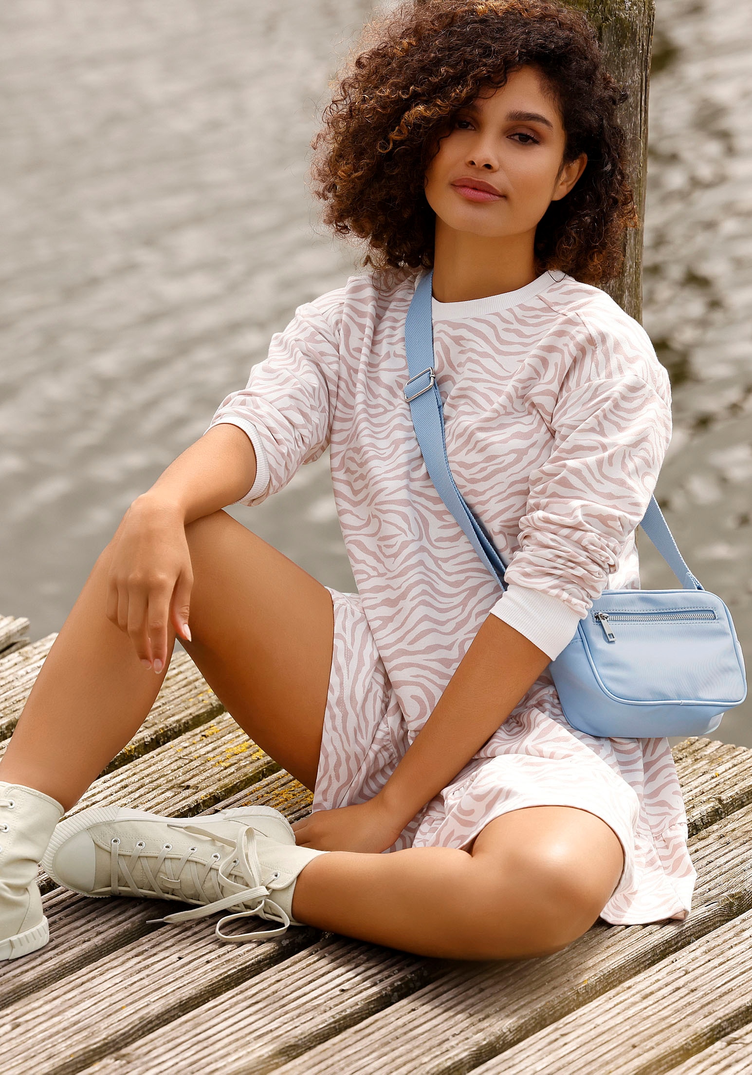LASCANA Umhängetasche »Minibag« mit auswechselbaren Schulterriemen VEGAN.