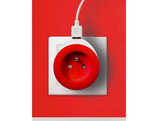 WATT&CO - Chargeur secteur USB intégré - rouge - Câble 3 en 1 fourni