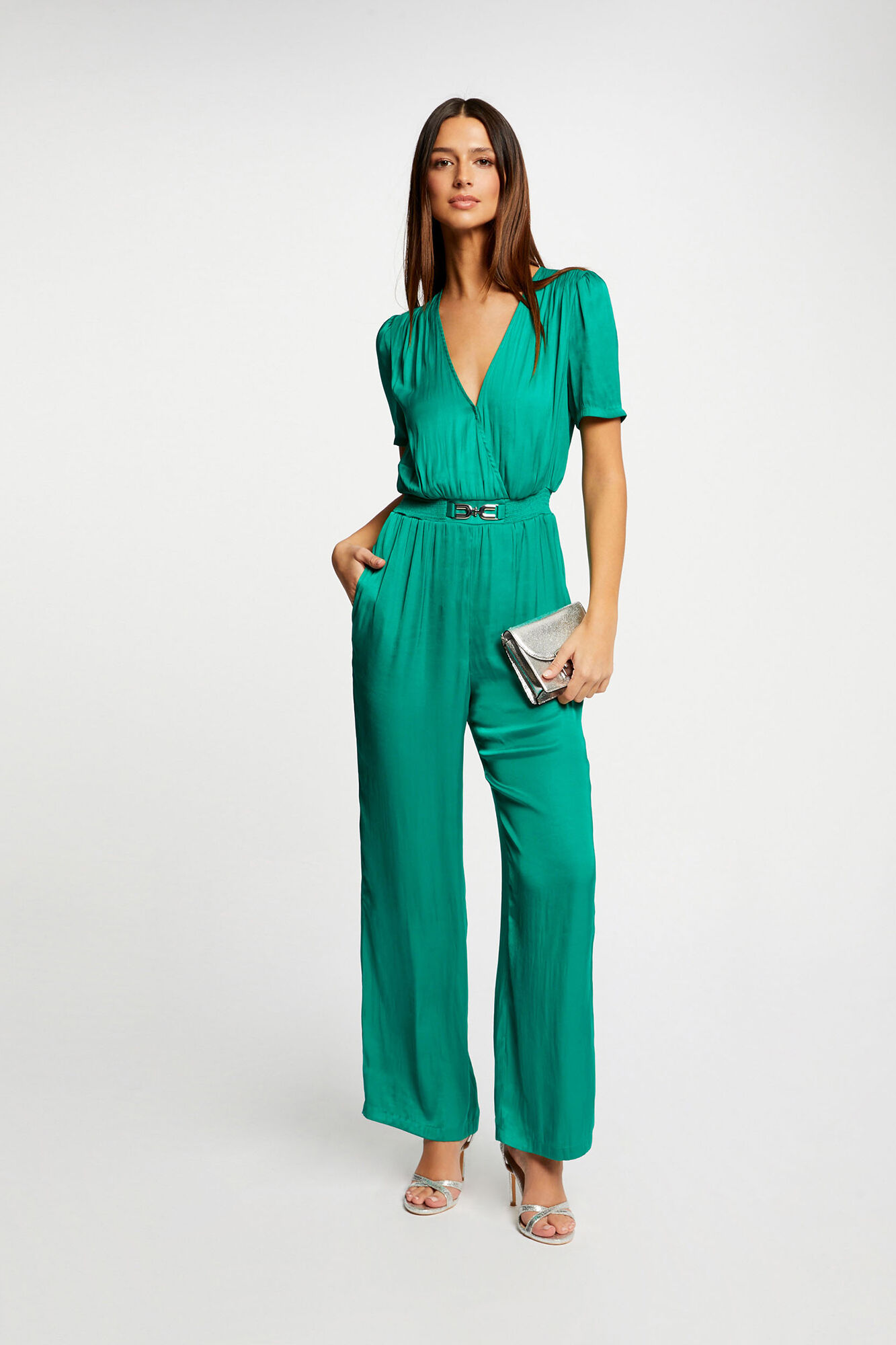 Vestido longo, liso e solto de cetim monocromia - Verde