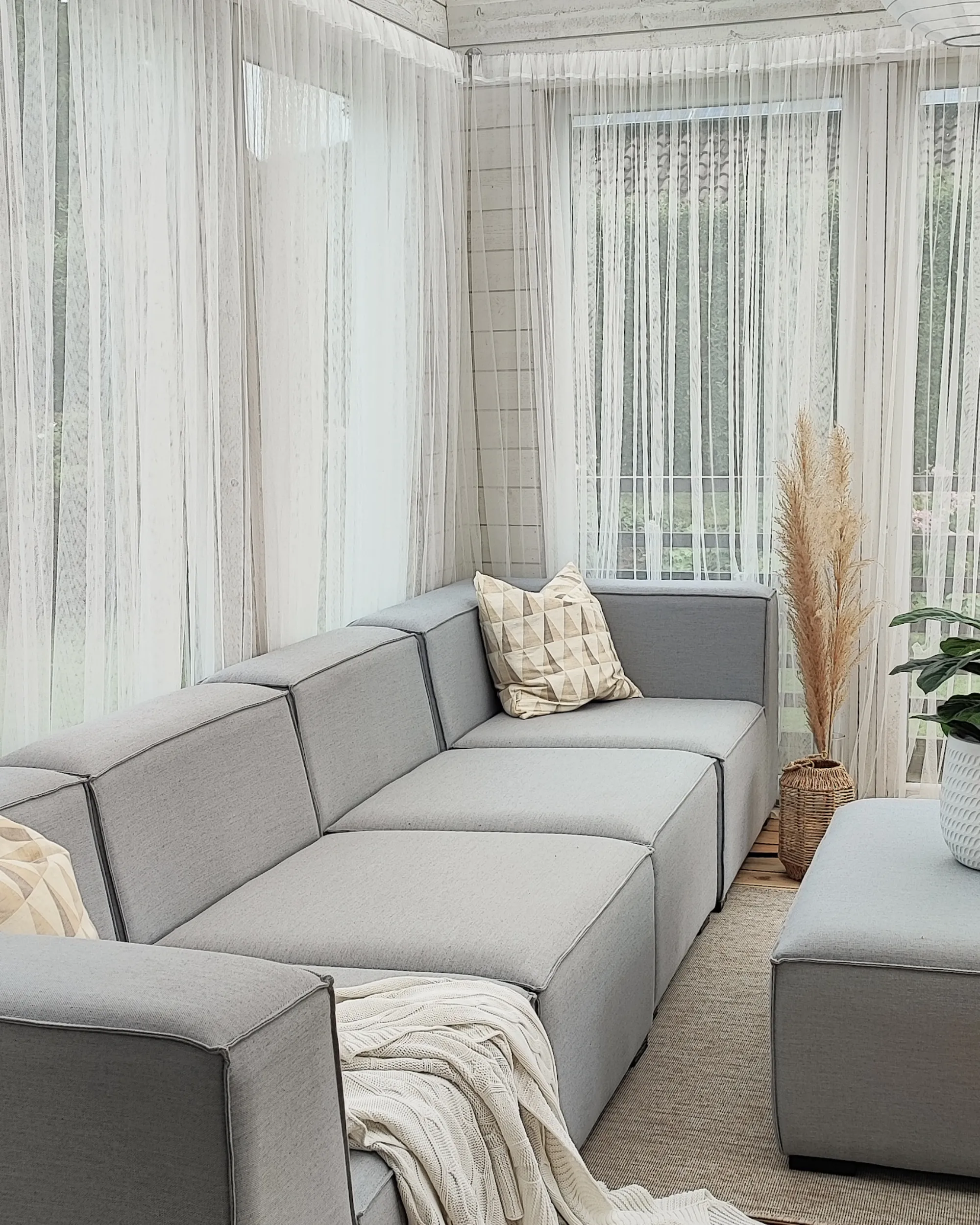 Tuin loungebank met ottomaan 4-zits AREZZO modulair Lichtgrijs
