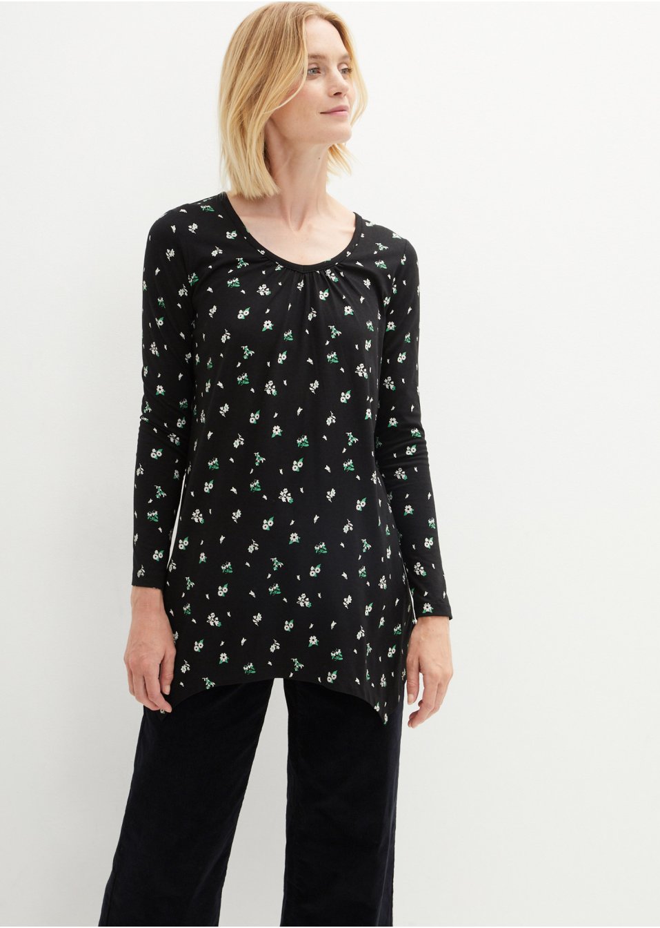 T-shirt imprimé à pans avec décolleté en V