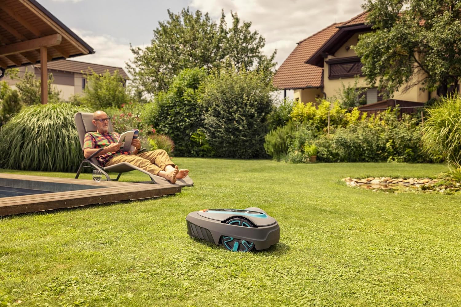 Gardena Mähroboter smart SILENO City 400 m² Set: Innovative LONA AI-Technologie, Steuerung per App, SensorControl, für Steigungen bis zu 35 Prozent, inkl. smart Gateway, DE-Version (19605-60)