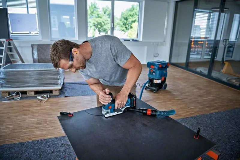 BOSCH COMBI-KIT 4 18V TOOLS: GSR 18V-90C + GKT 18V-52GC + GST 18V-155 SC+ GEX 18V-125 + 1 4.0 AH BATTERY (PROCORE) + 2 5.5 AH BATTERIES (PROCORE) + GAL 1880CV ( L)PROFESSIONAL