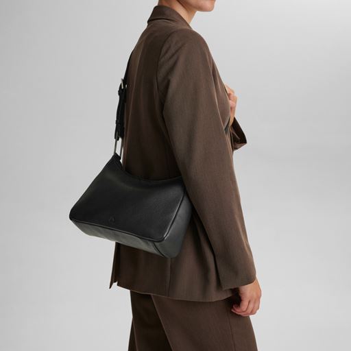 Markberg Nuria Grain Crossbody Taske, Black