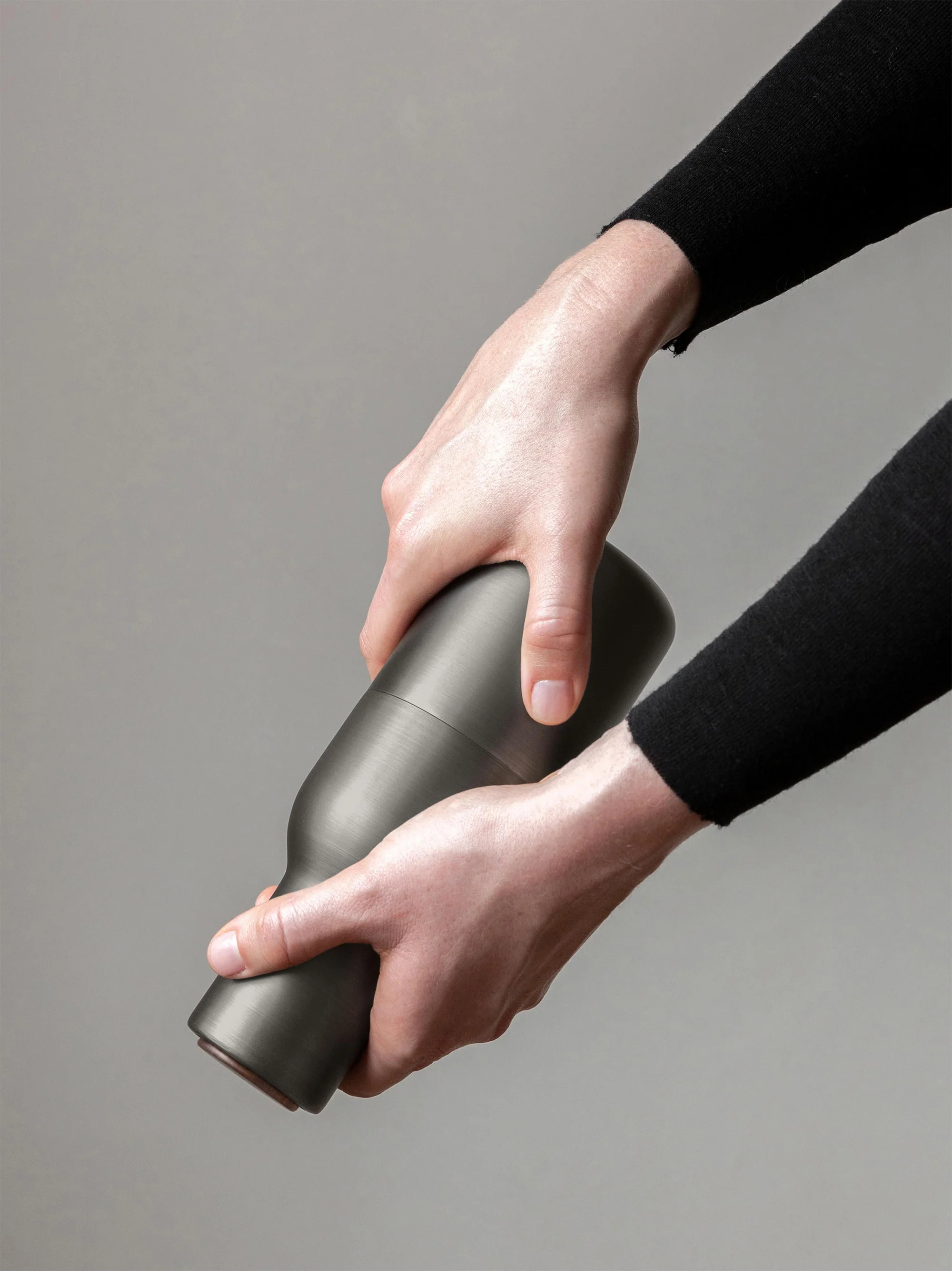 Zout- en peperstrooier Bottle Grinder met walnoothouten deksel, 2-delig