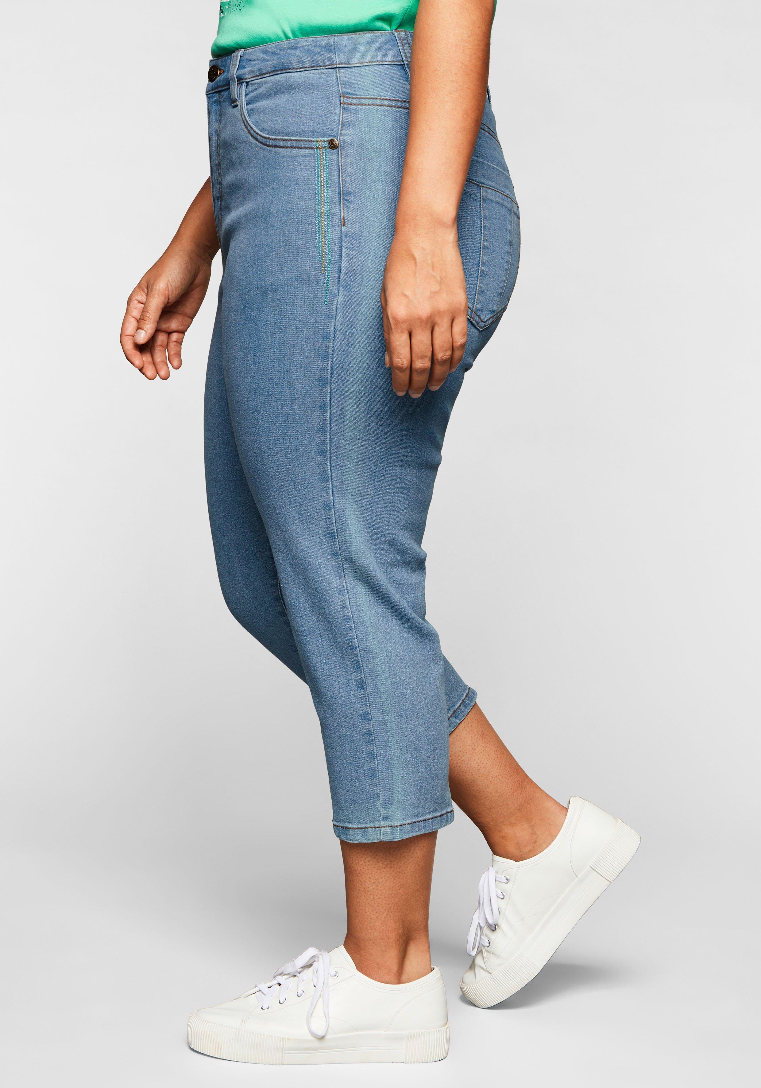 Caprijeans mit Catfaces und Kontrastnähten