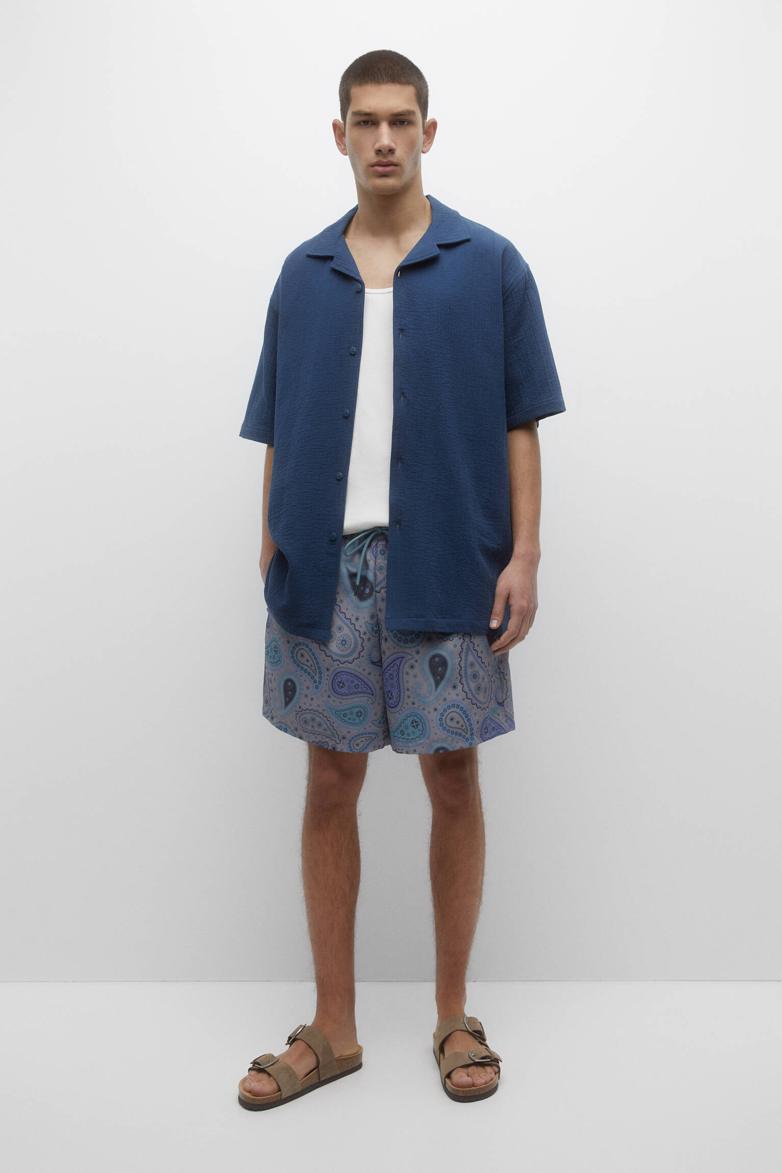 Maiô curto com estampa paisley - azul