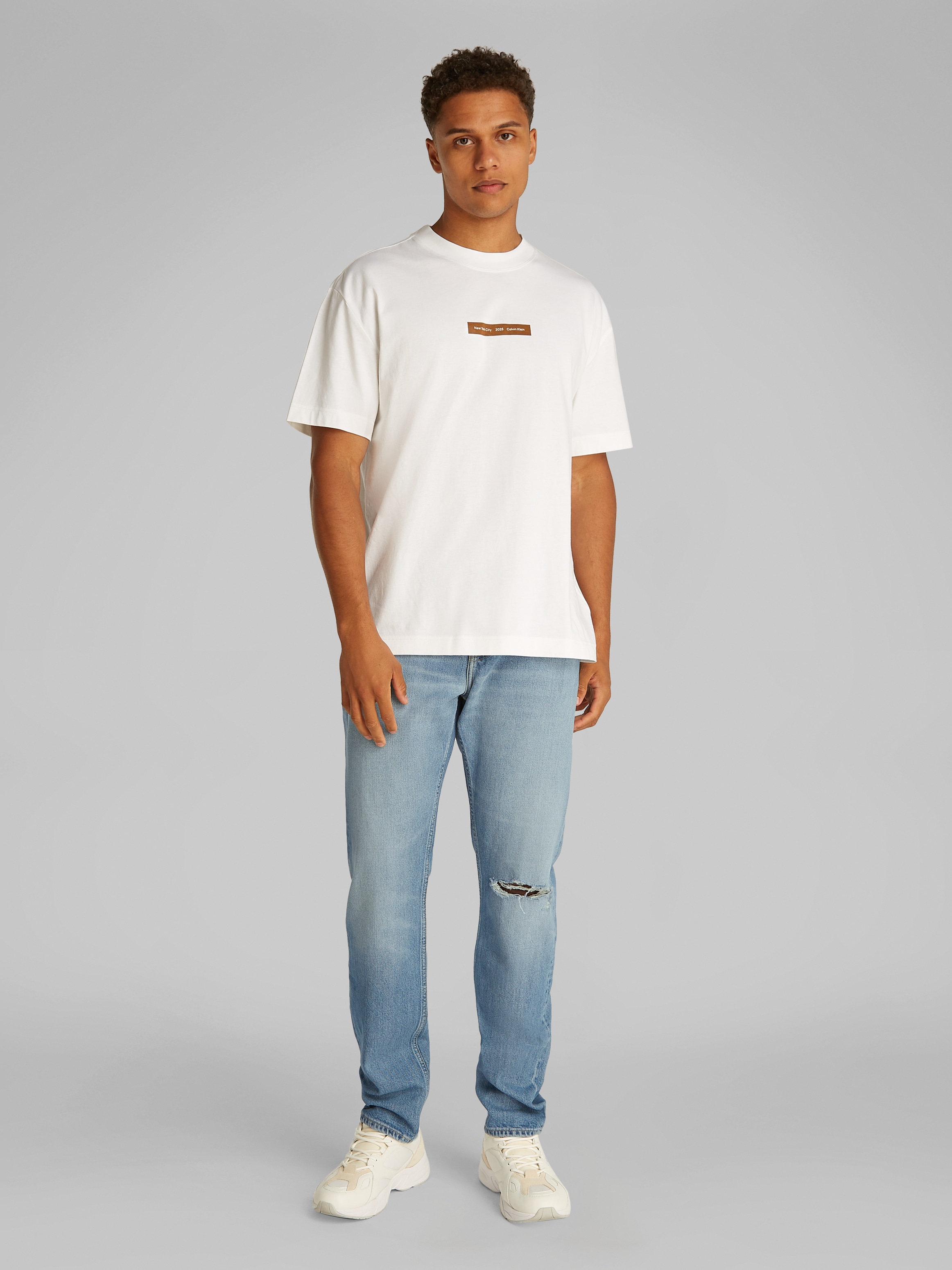 Calvin Klein Jeans Destroyed-Jeans »SLIM TAPER«, in hellblauer Waschung