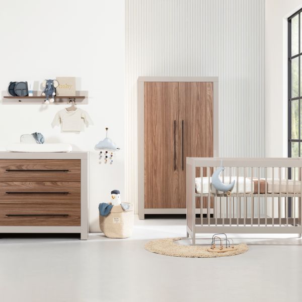 Europe Baby Vittoria III Babykamer Cashmere / Walnoot | Bed 60 x 120 cm   Commode