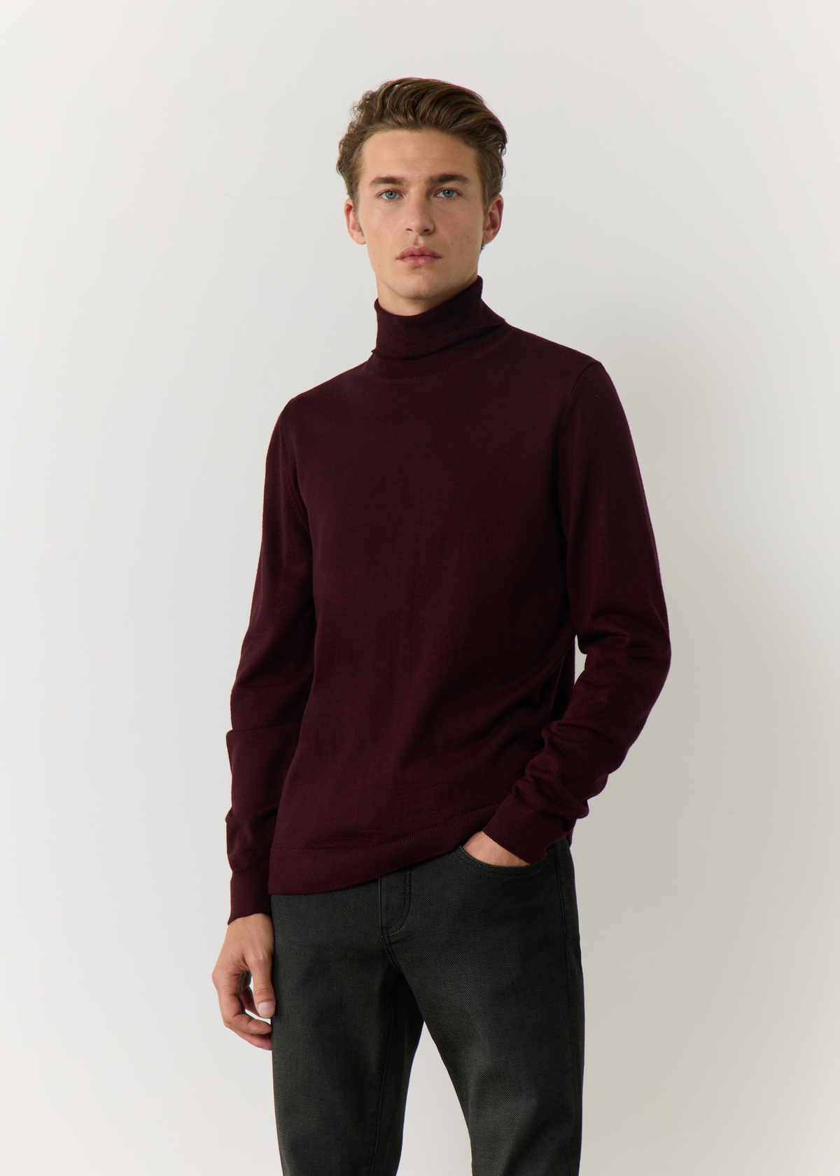 Pull col roulé en laine Mérinos mélangée unie bordeaux