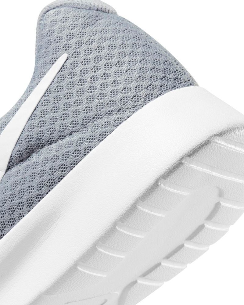 Chaussures Nike Tanjun Gris pour homme