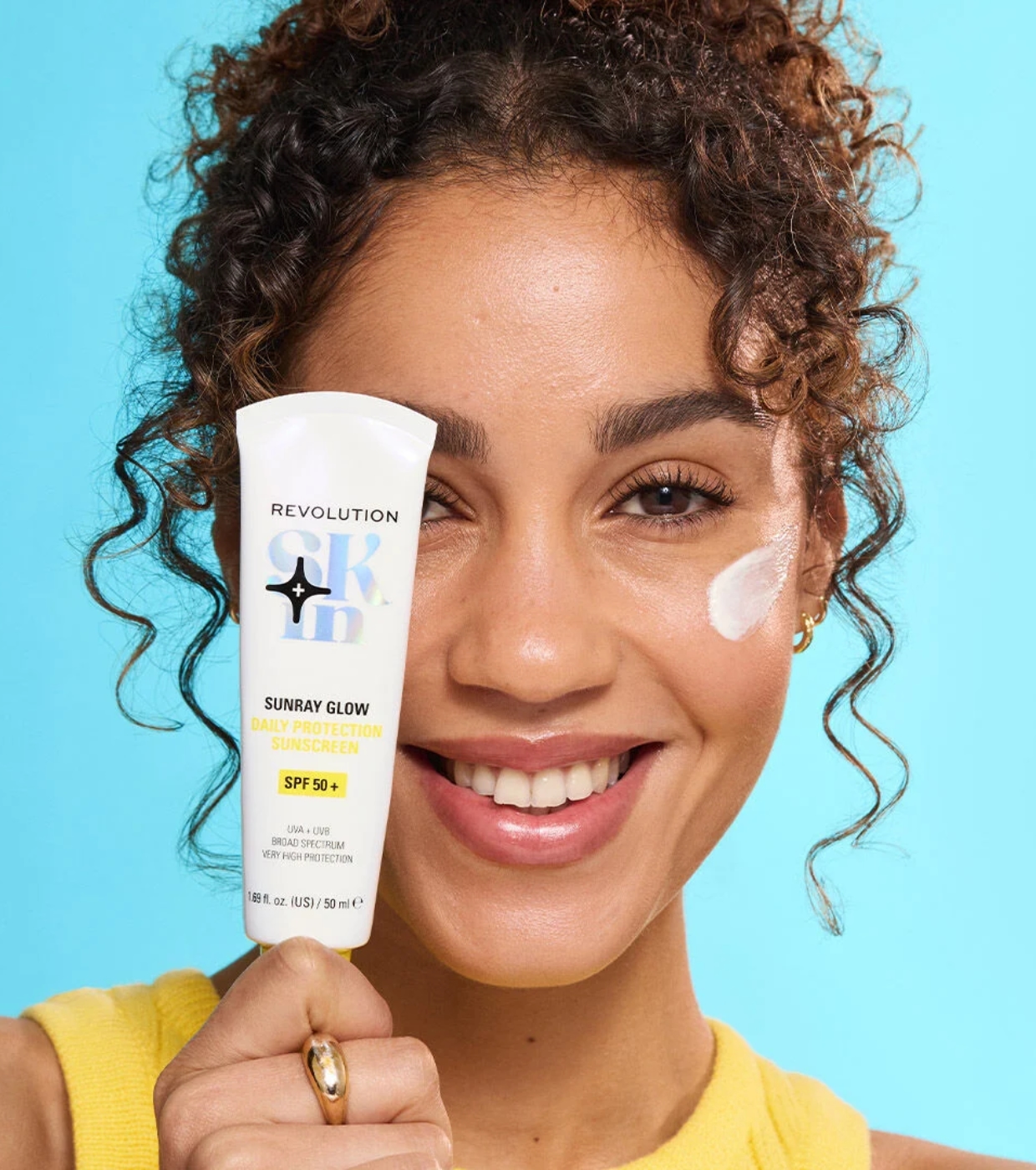 Revolution Skin - Protetor solar com vitamina C Sunray Glow Daily Blur SPF50+