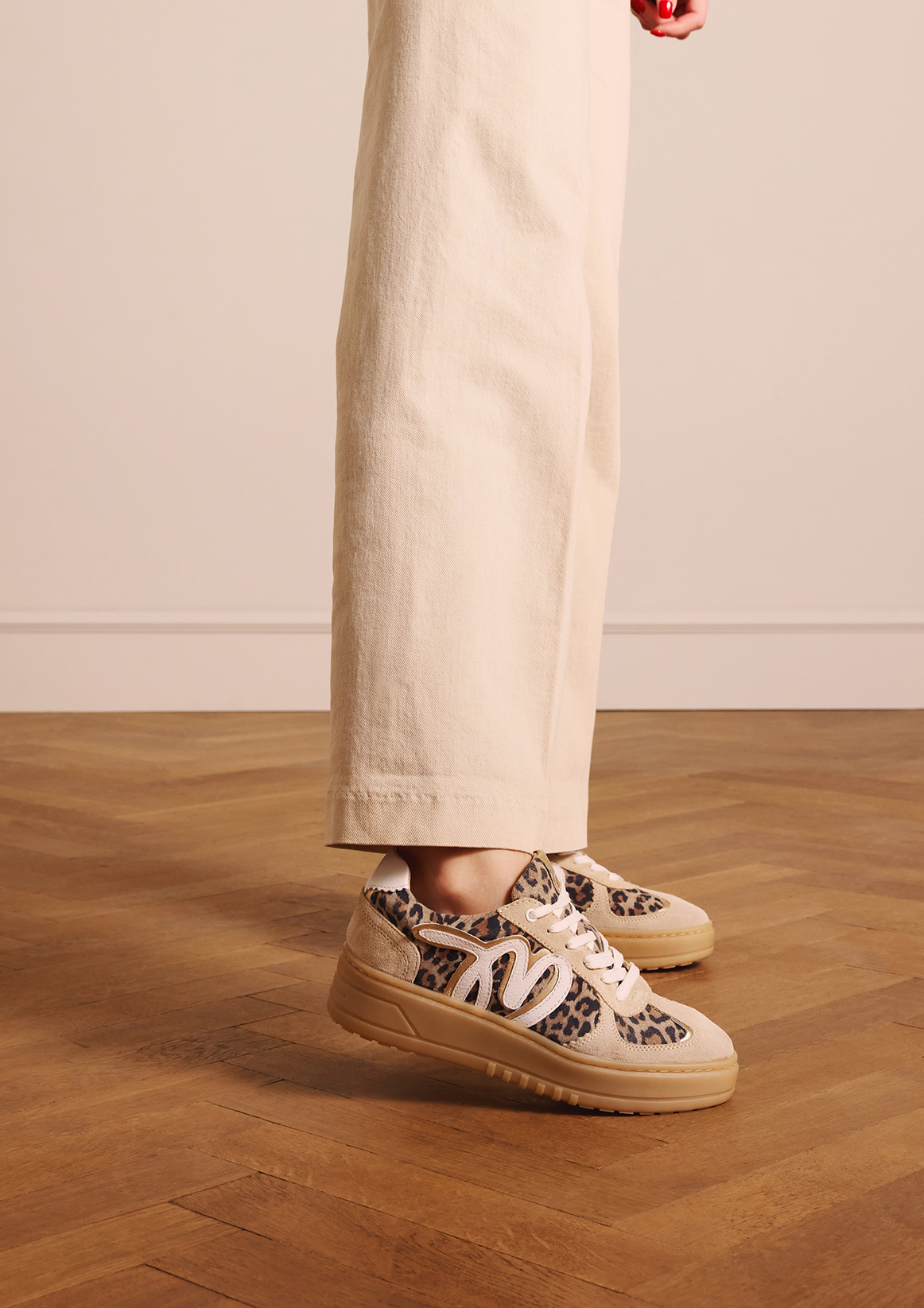 Suède leopard sneakers met details