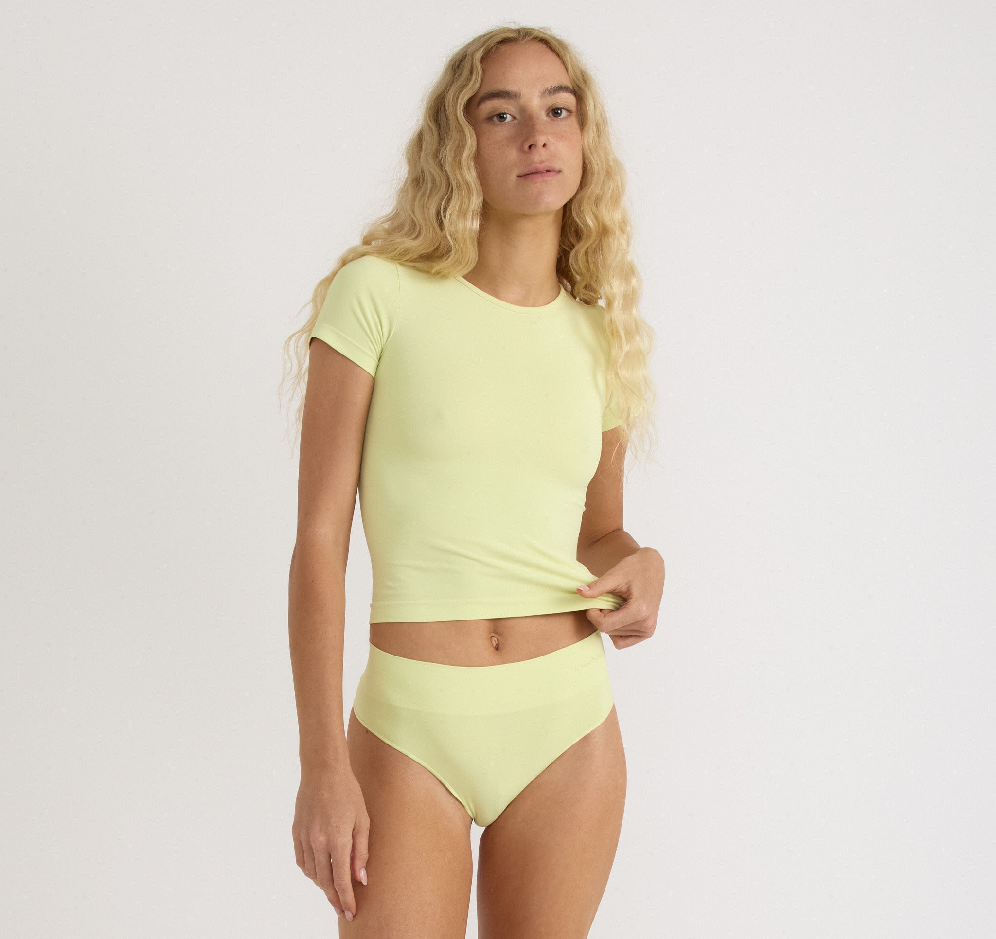 RECYCLED NYLON<br>Smooth Thong