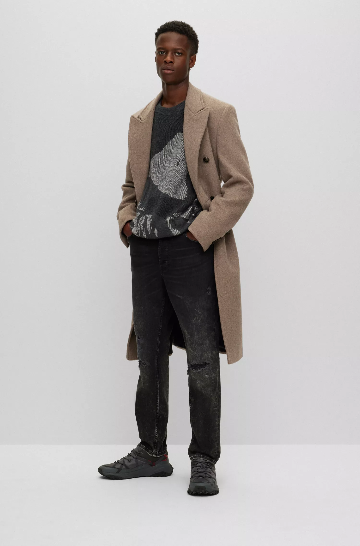 Calça jeans HUGO vermelha, corte afunilado, em denim preto com elasticidade confortável.