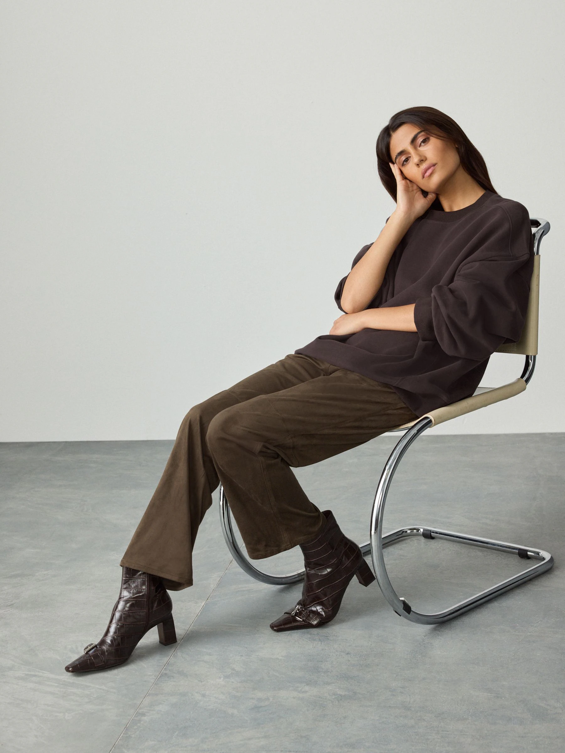 Chocoladebruin - Verfijnd sweatshirt met ronde hals, lange mouwen en ribbels