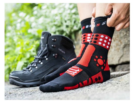 Chaussettes Compressport Trekking Socks Noir/Rouge/Blanc