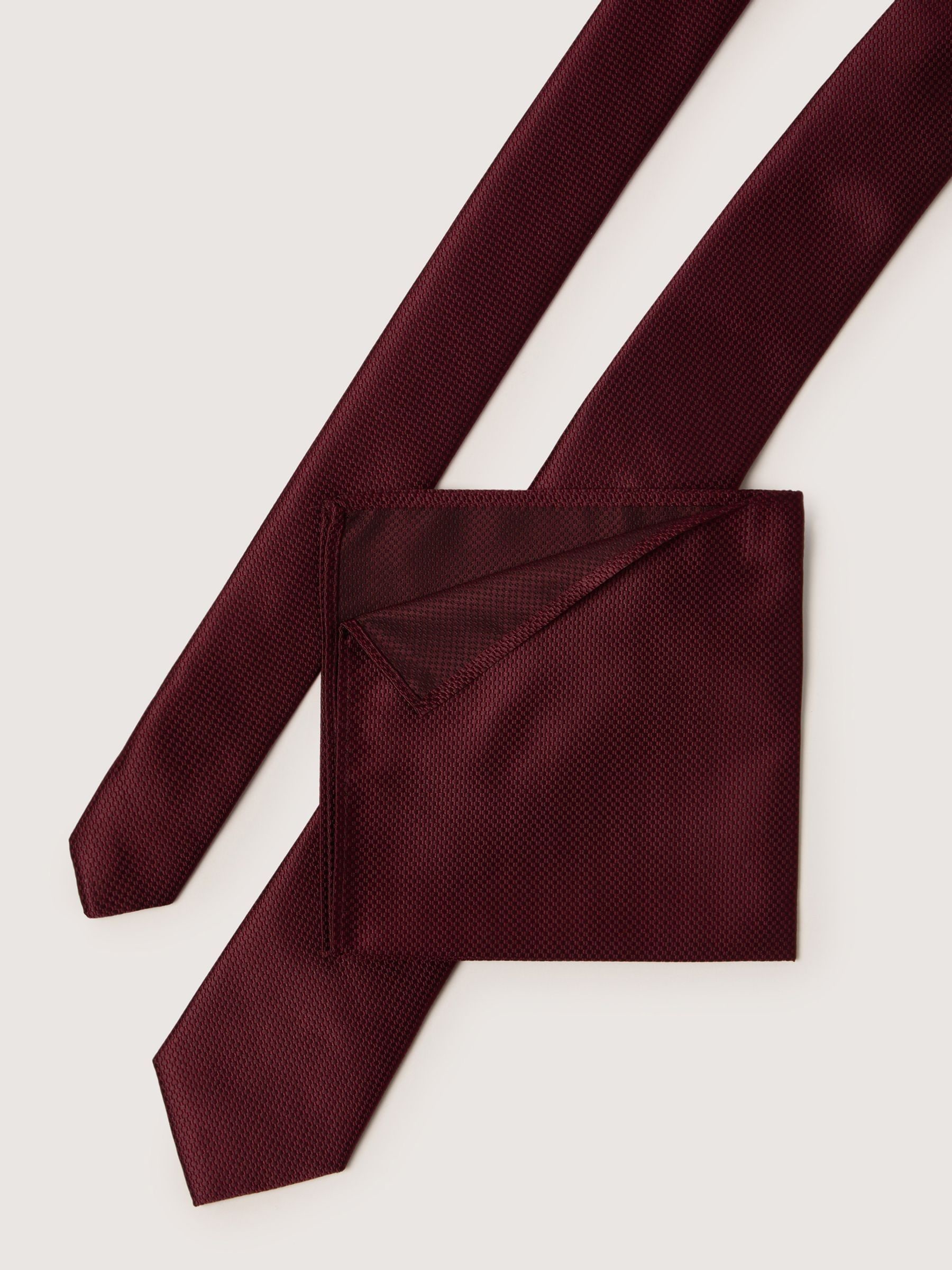 Antique Rogue Texture Tie