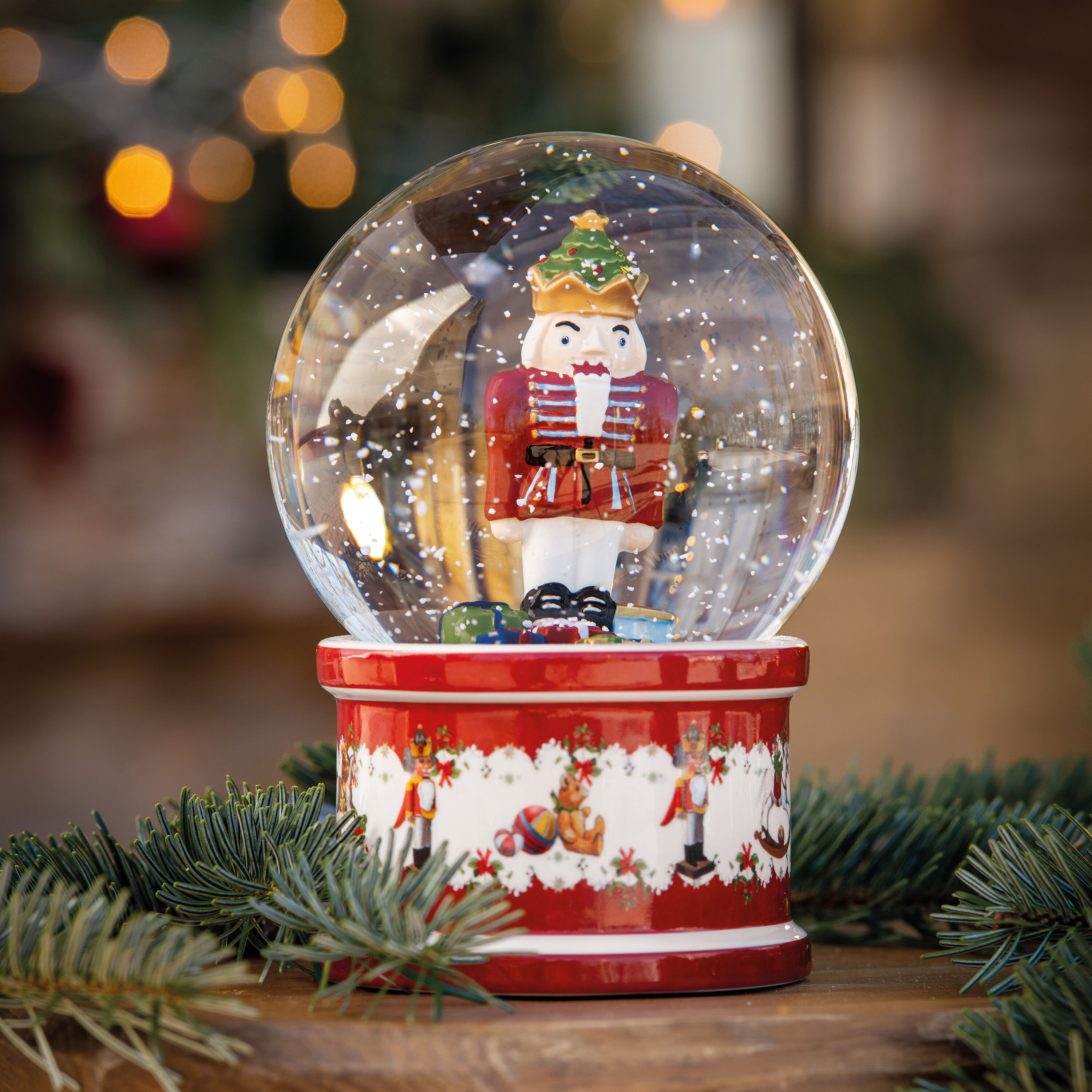 Christmas Toy's Schneekugel Multi-colored, 5'' x 5'' x 6.7''