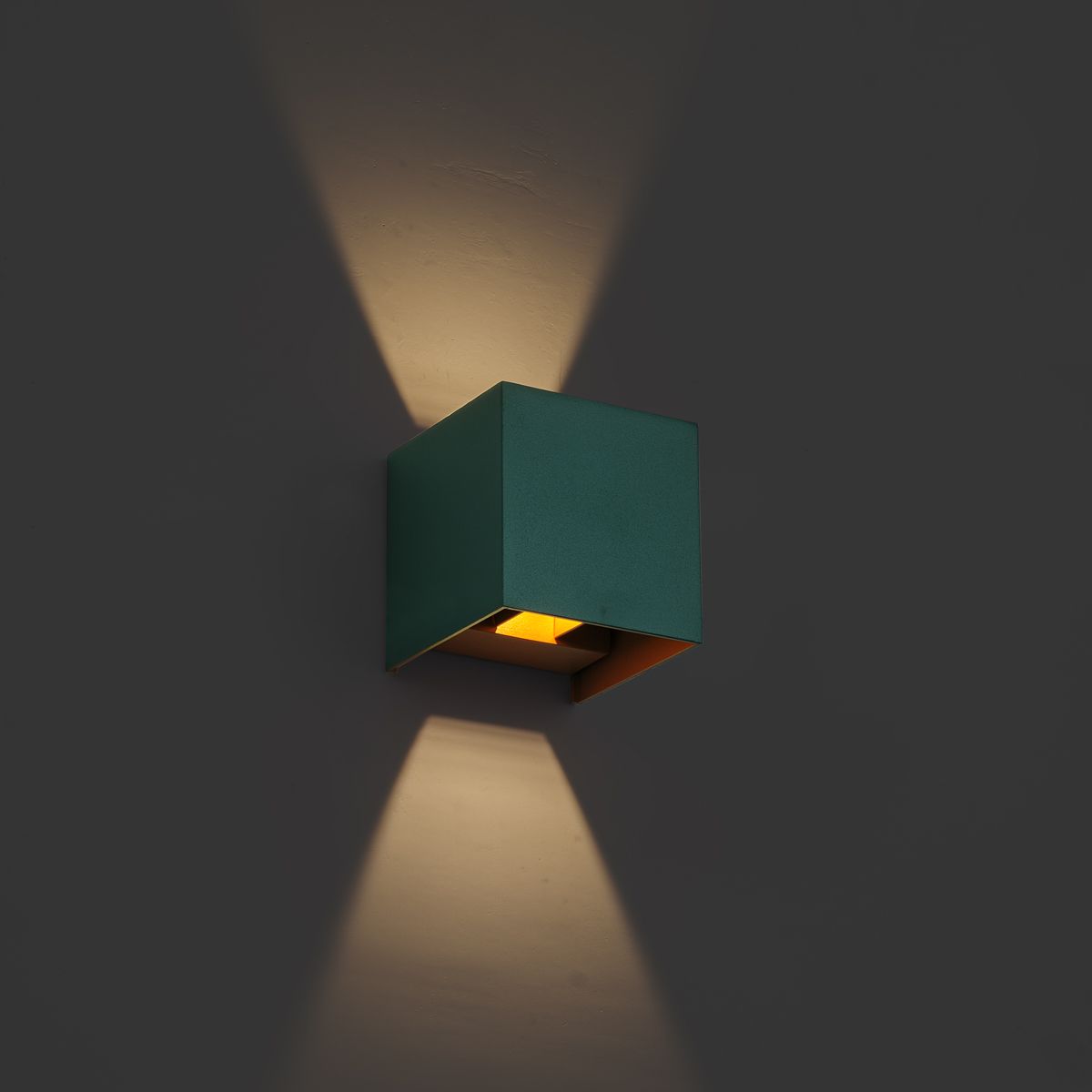 Buiten wandlamp donker groen incl. LED IP54 - Edwin