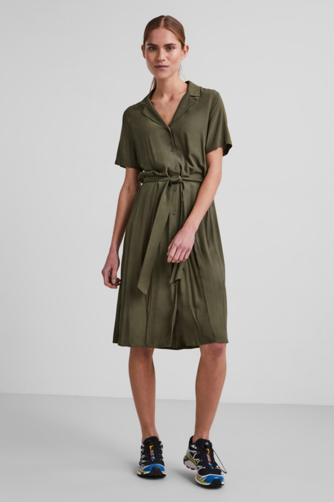 Vestido midi estilo camisa